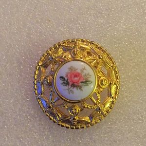 Scurf clip flower cameo